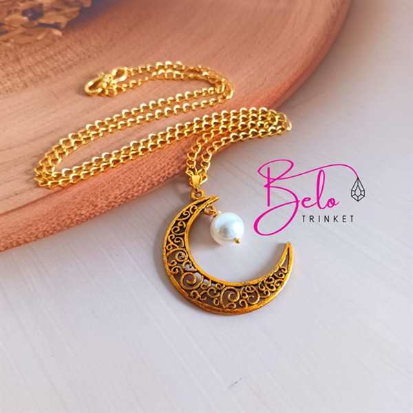 Antique golden Crescent Moon pearl pendant Chain necklace