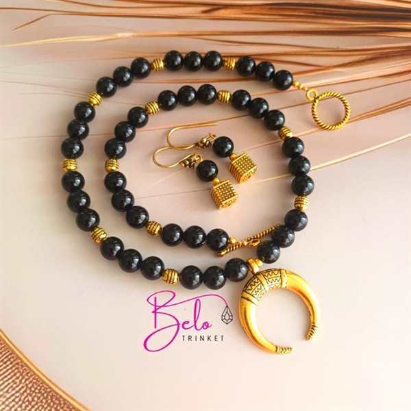 Dainty black onyx gemstone beaded necklace set