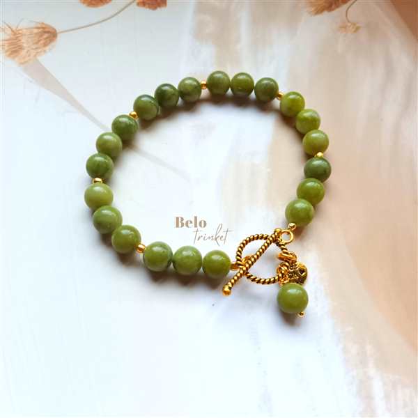 Dainty green serpentine gemstone Bracelet